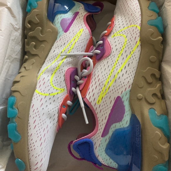 NIKE React Vision in Photon Dust/Hyper Blue - Picture 6 of 8